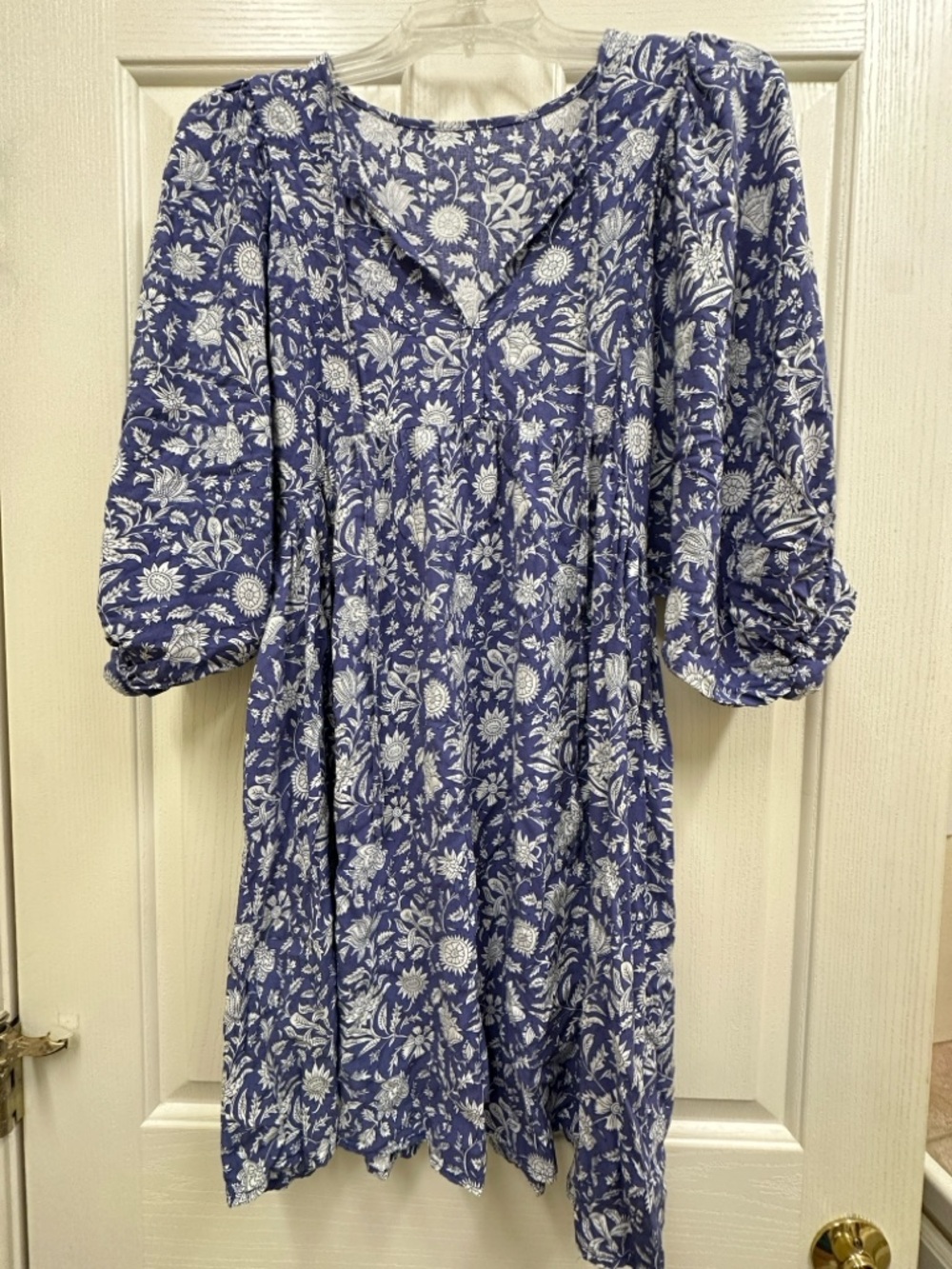 Bundle of 4 dresses size medium gap, sugar lips